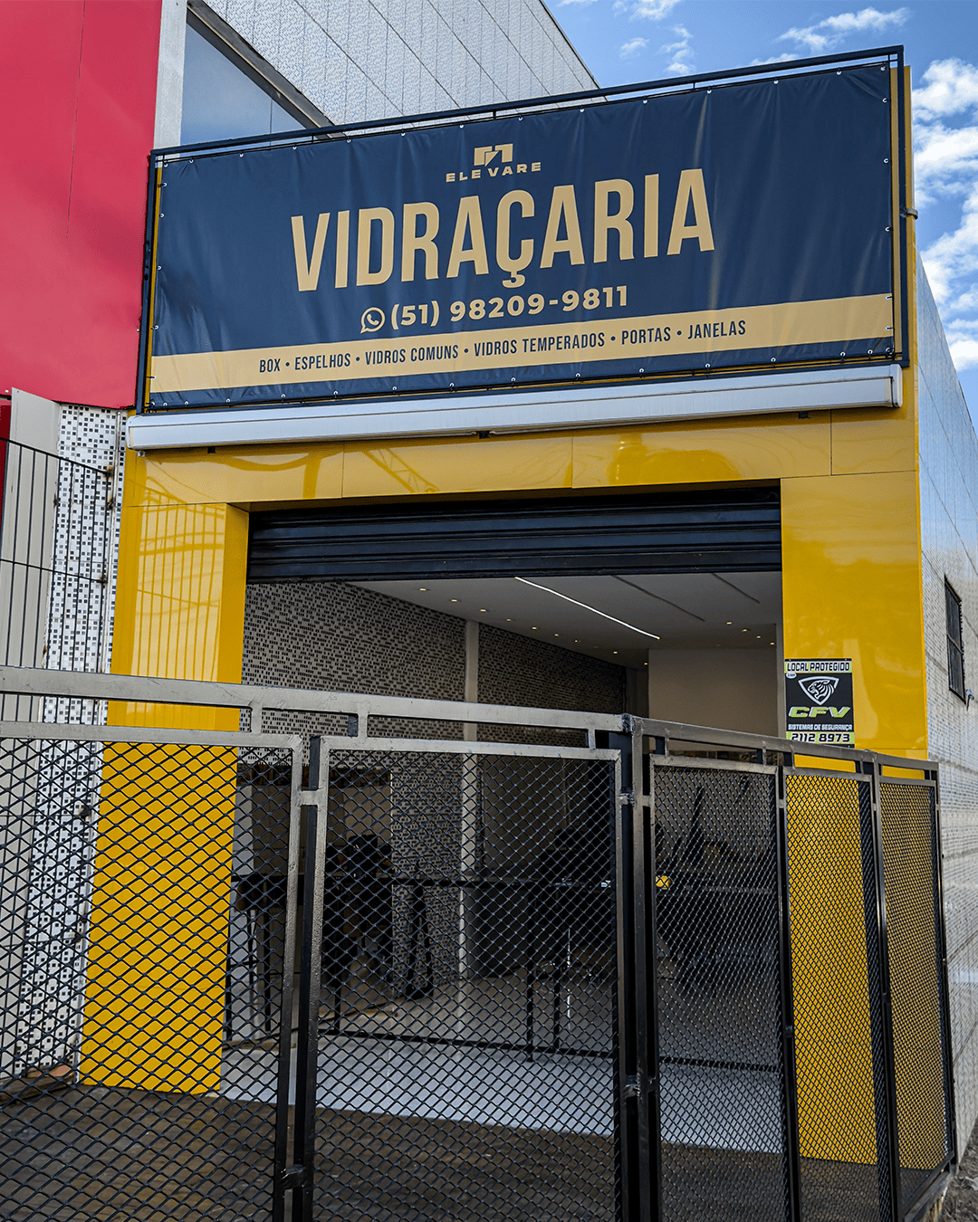 Fachada da loja Elevare Vidraçaria em Porto Alegre